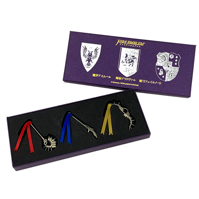 ファイアーエムブレム Armory collection mini/魔斧アイムール・魔槍アラドヴァル・魔弓フェイルノート|ケース入り、ふた開き展示